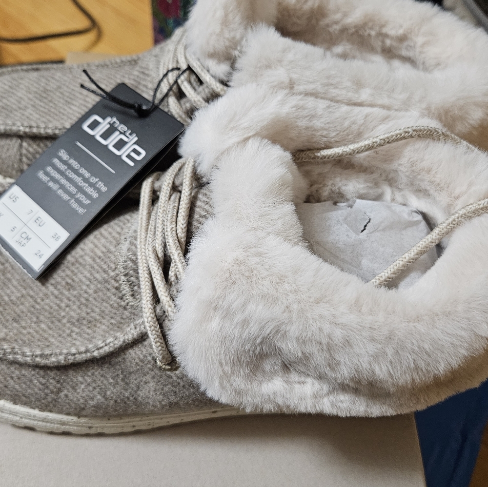 Brand New Tan and Cream HeyDudes